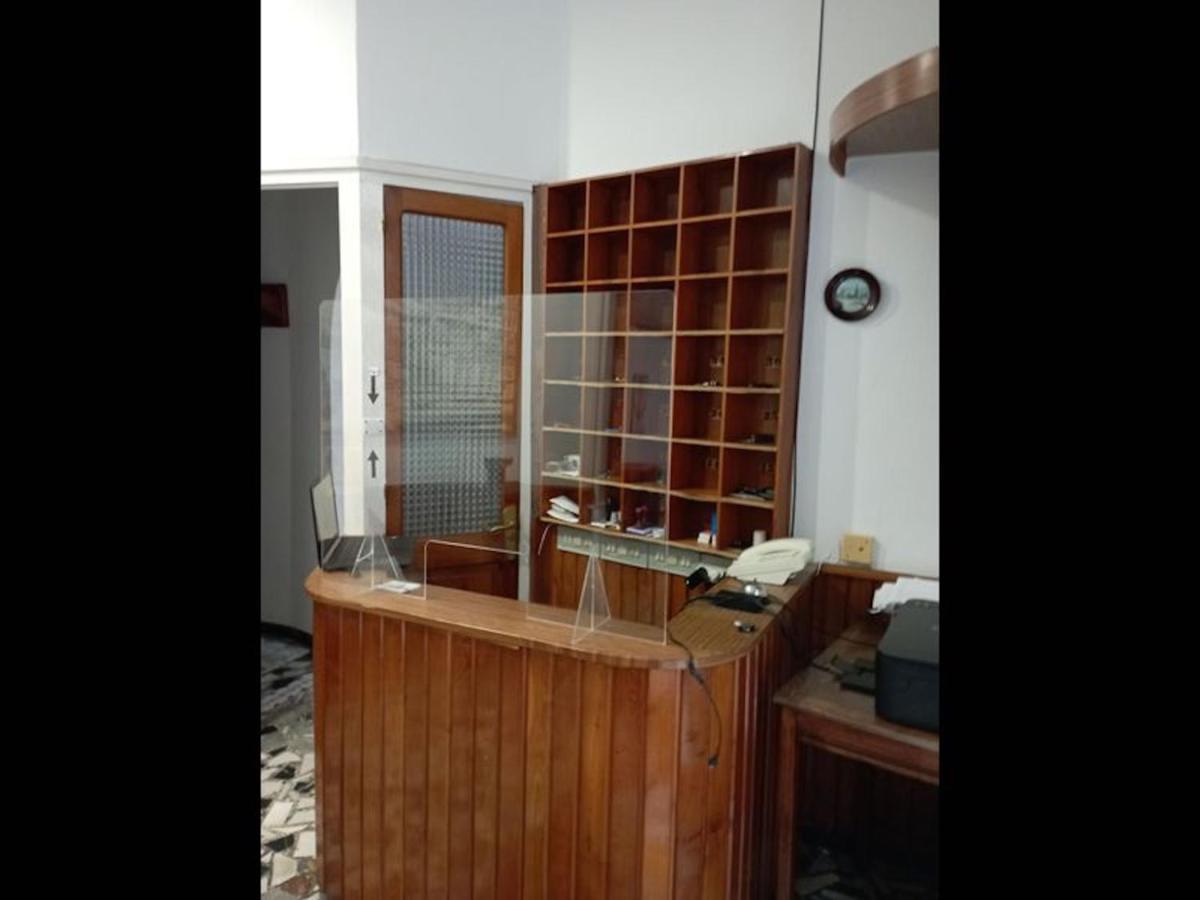 Room In Lodge - Double And Single Room - Pension Oria 2 Luarca Exterior foto